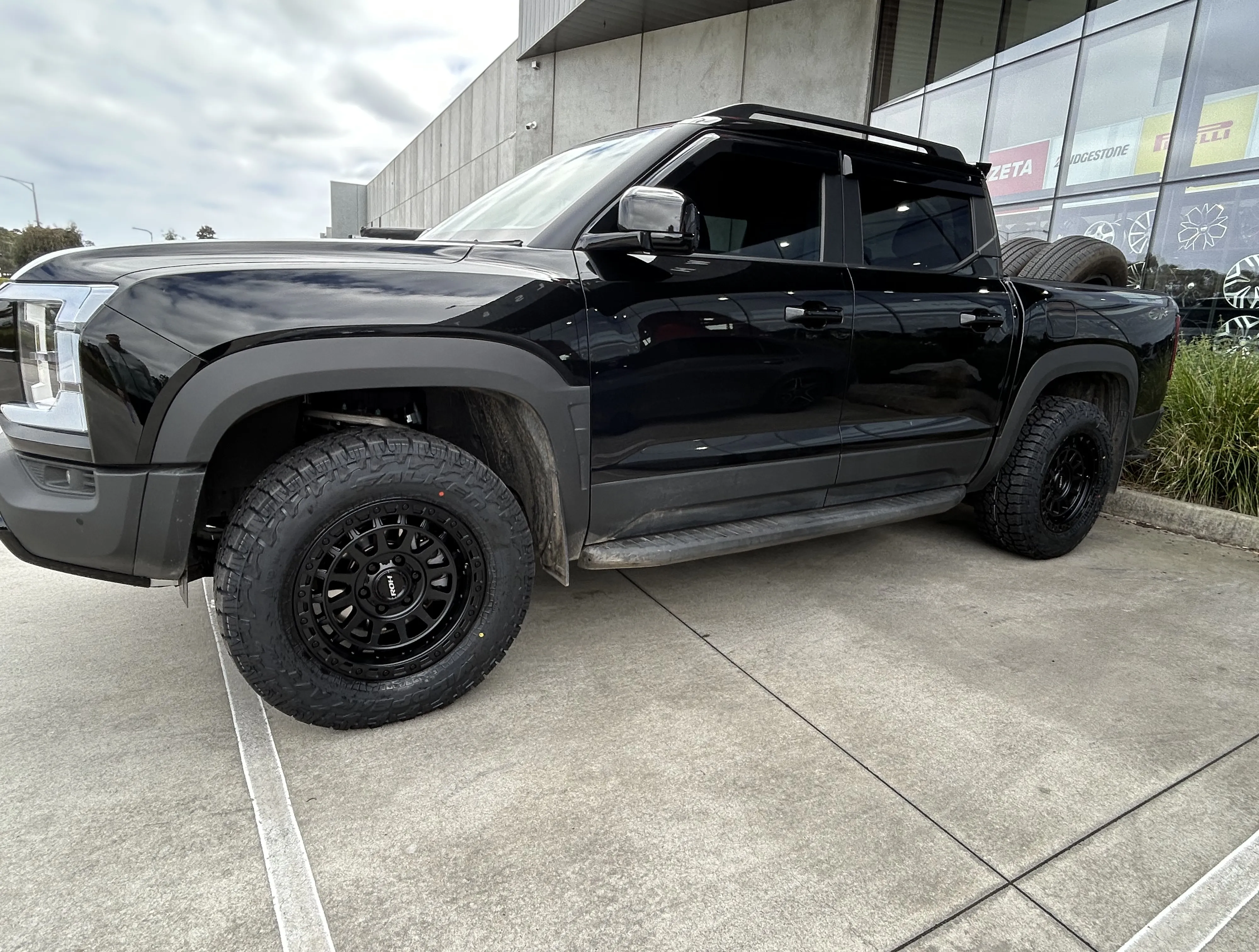 BYD SHARK WITH MATTE BLACK ROH ASSAULT WHEELS | BYD