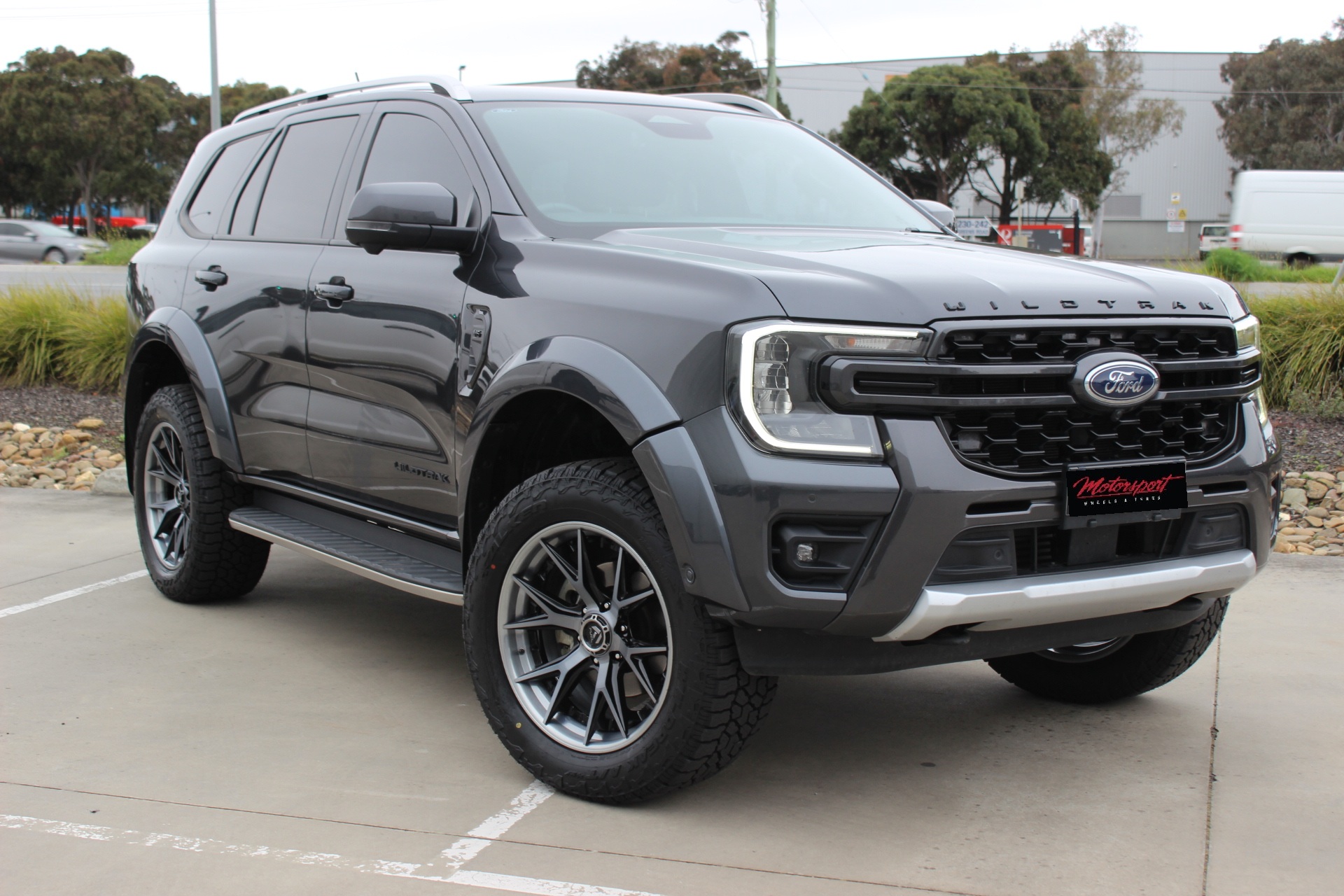 FORD EVEREST WITH 20 INCH FUEL CATALYST WHEELS |  | FORD