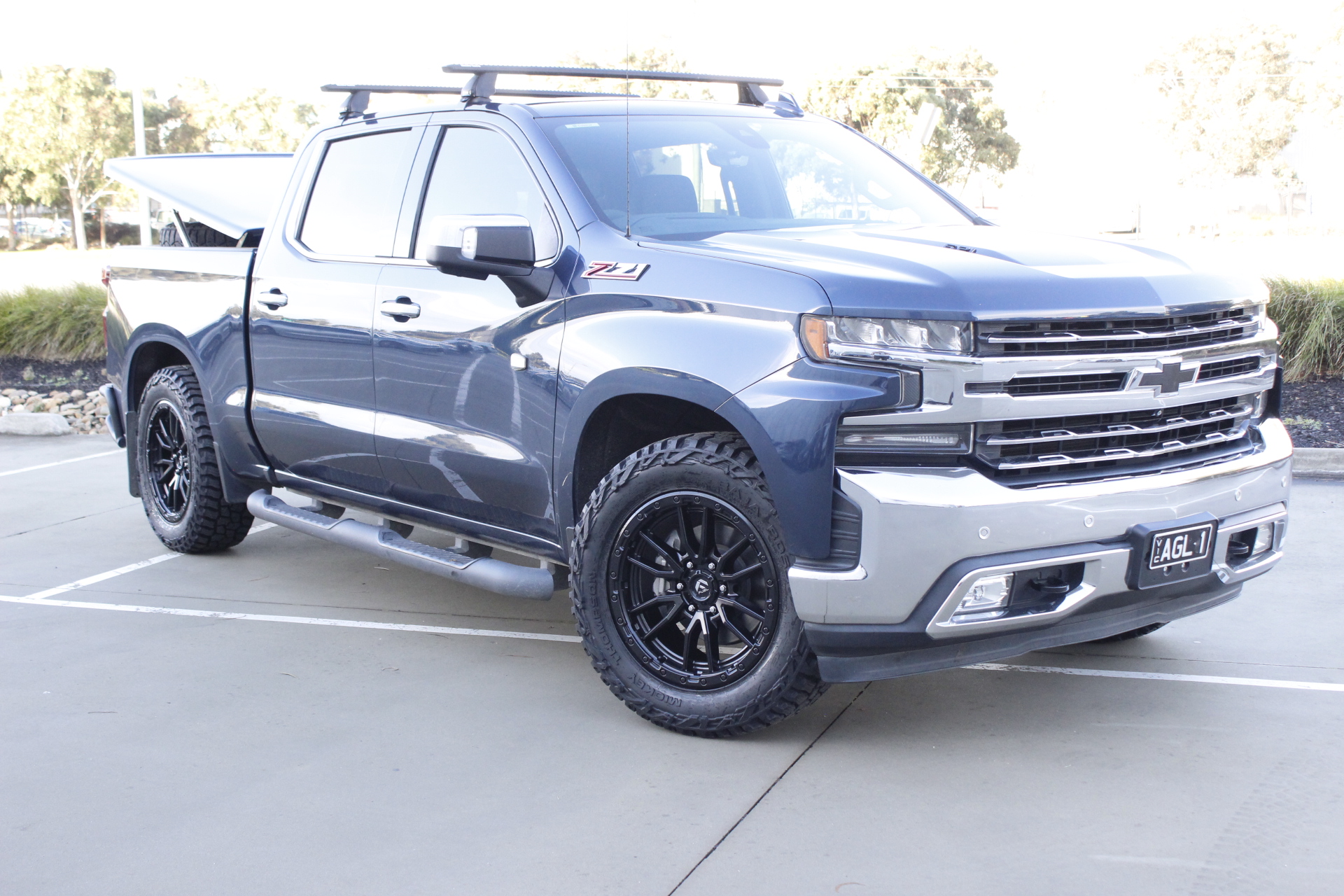 CHEV SILVERADO 1500 WITH 20" FUEL REBELS | CHEVROLET