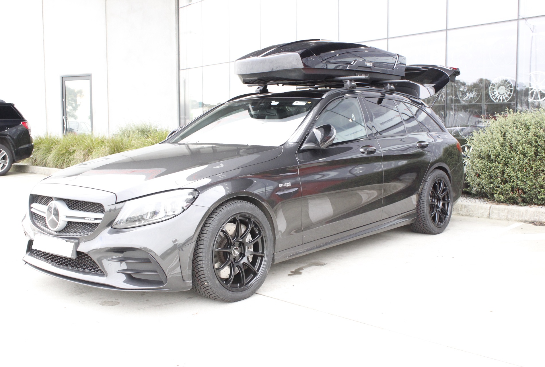 MERCEDES C43 WAGON WITH 18 INCH JSR ST10 WHEELS |  | MERCEDES
