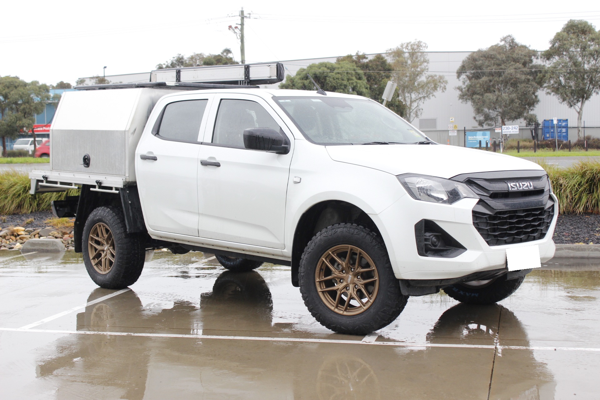DMAX WITH BRONZE HRF STEALTH WHEELS | ISUZU