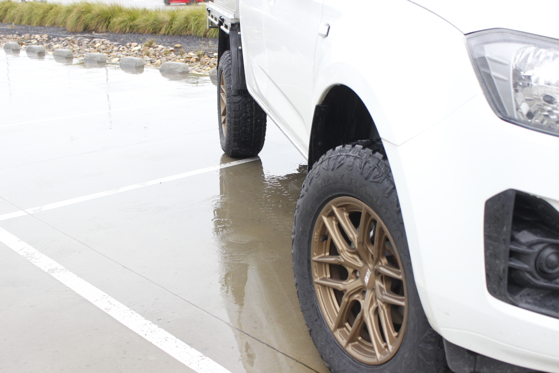 DMAX WITH BRONZE HRF STEALTH WHEELS | ISUZU