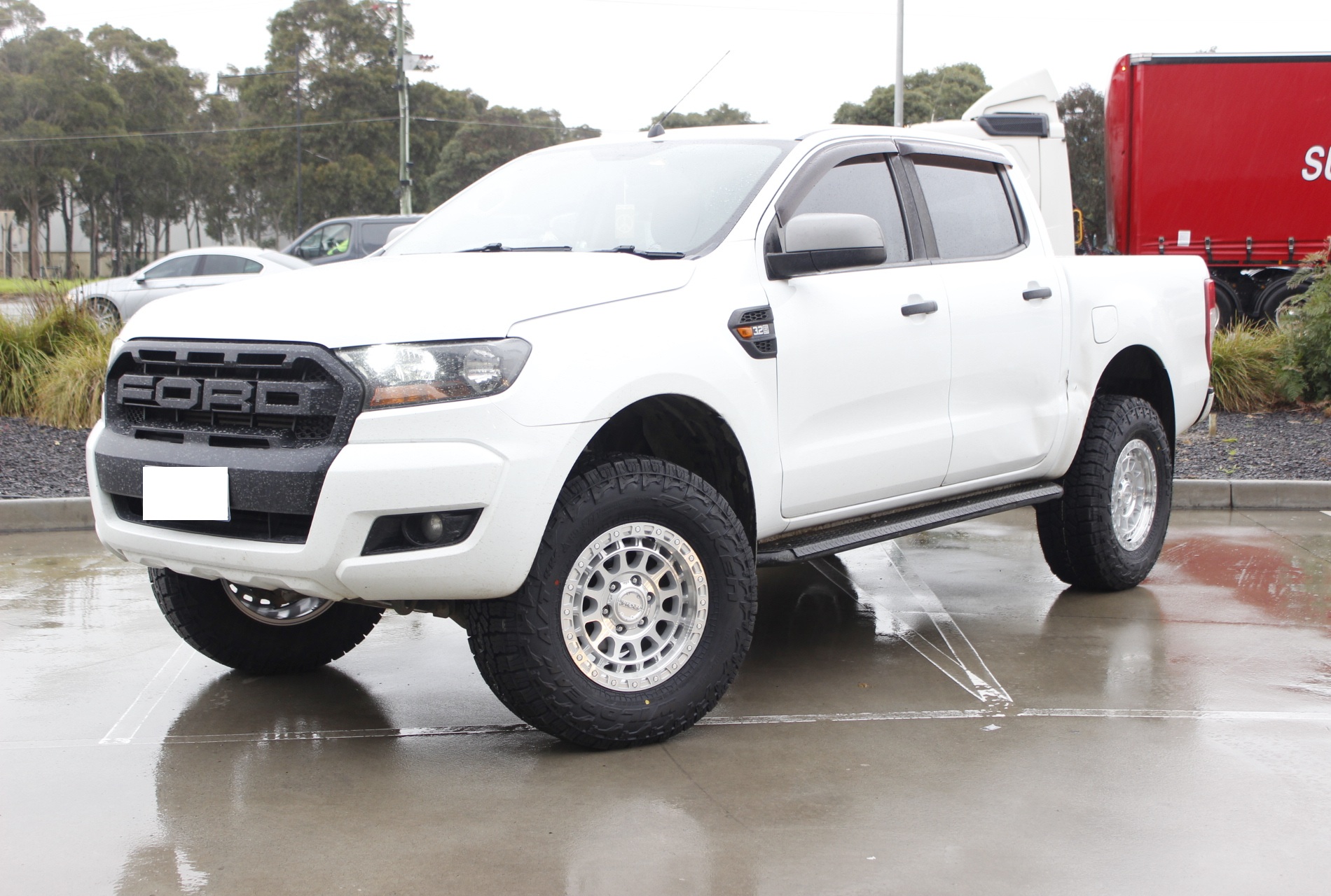 FORD RANGER WITH ROH ASSAULT MACHINED WHEELS |  | FORD