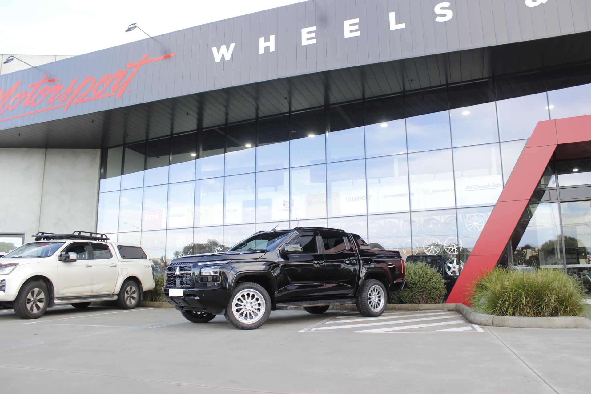 MITS TRITON WITH HYPER SILVER BLACK ROCK WHEELS