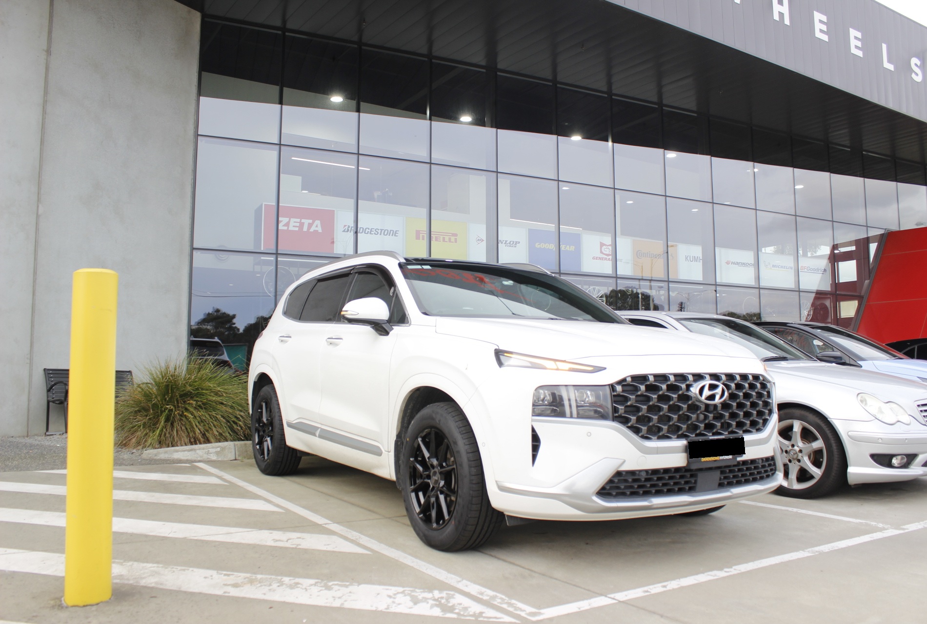 HYUNDAI SANTAFE WITH PETROL P1E WHEELS  |  | HYUNDAI 