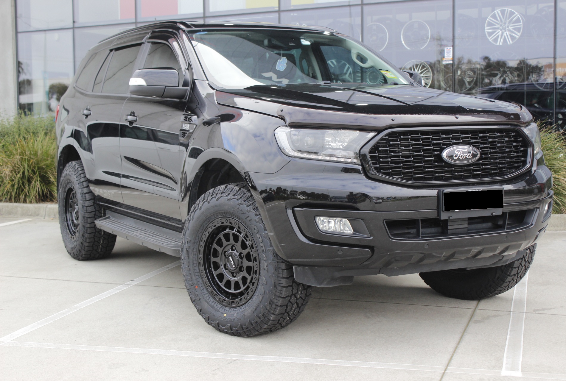 FORD EVEREST WITH 17 INCH ROH ASSAULT MATTE BLACK | FORD
