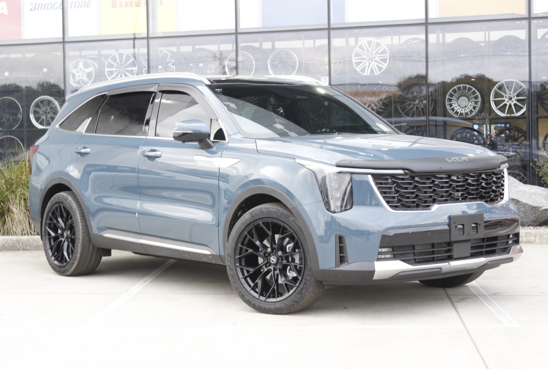 KIA SORENTO 2026 WITH 20 INCH SATIN BLACK GTFORM MARQUEE WHEELS |  | KIA
