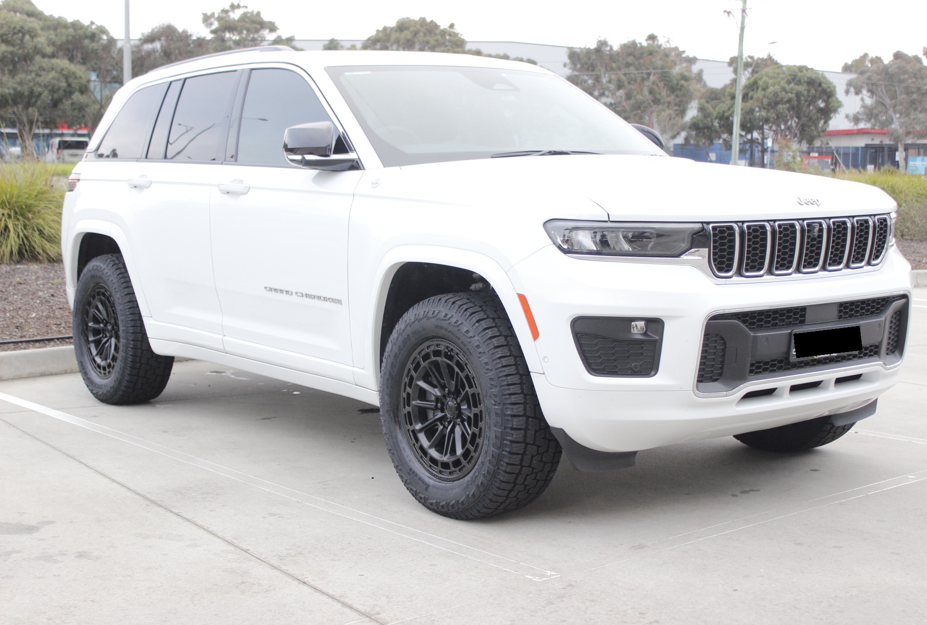 JEEP GRAND CHEROKEE 2023 WITH 18 INCH SATIN BLACK - BLACK ROCK VORTEX WHEELS |  | JEEP