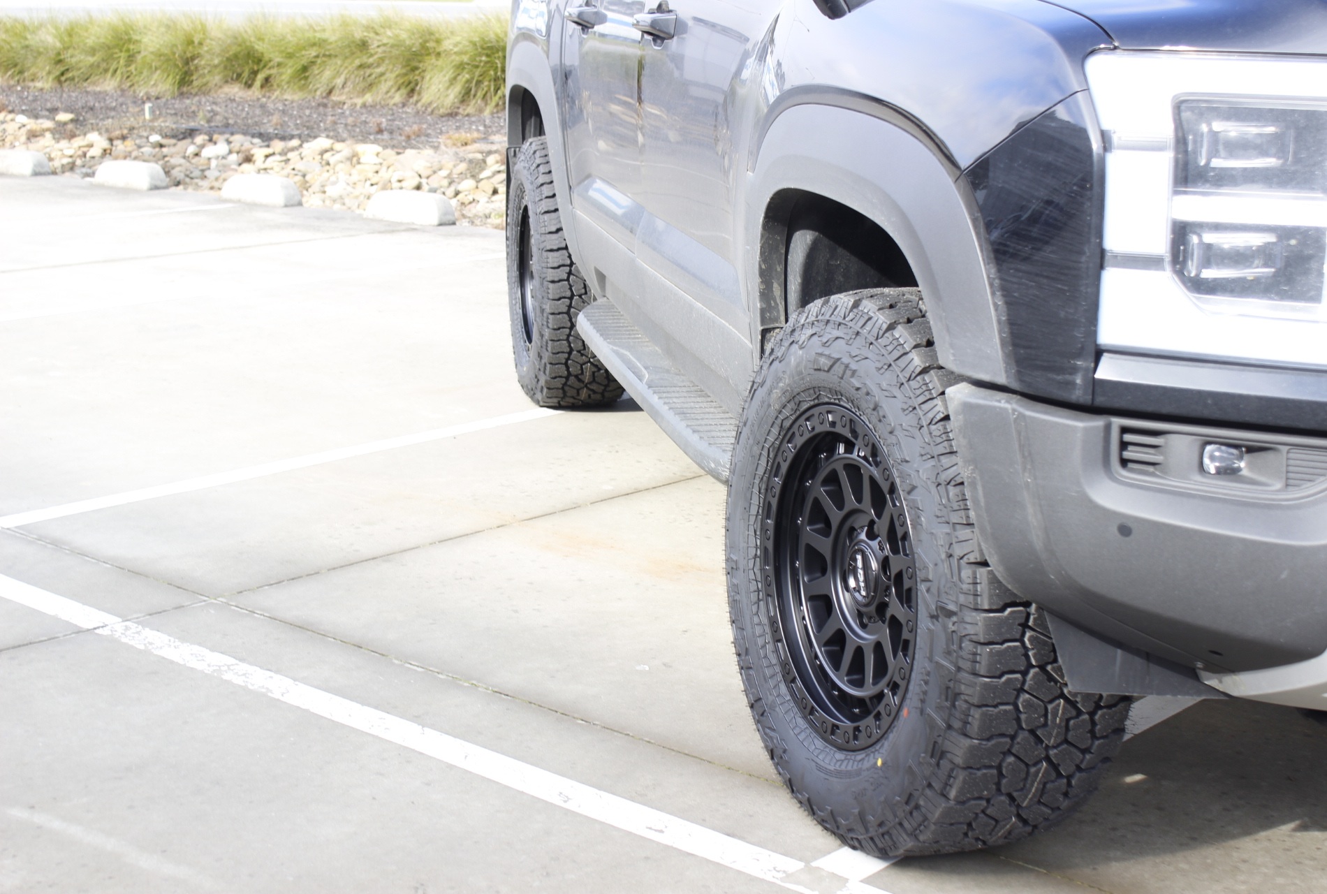 BYD SHARK 6 WITH BLACK ROH ASSAULT WHEELS 18 INCH | BYD