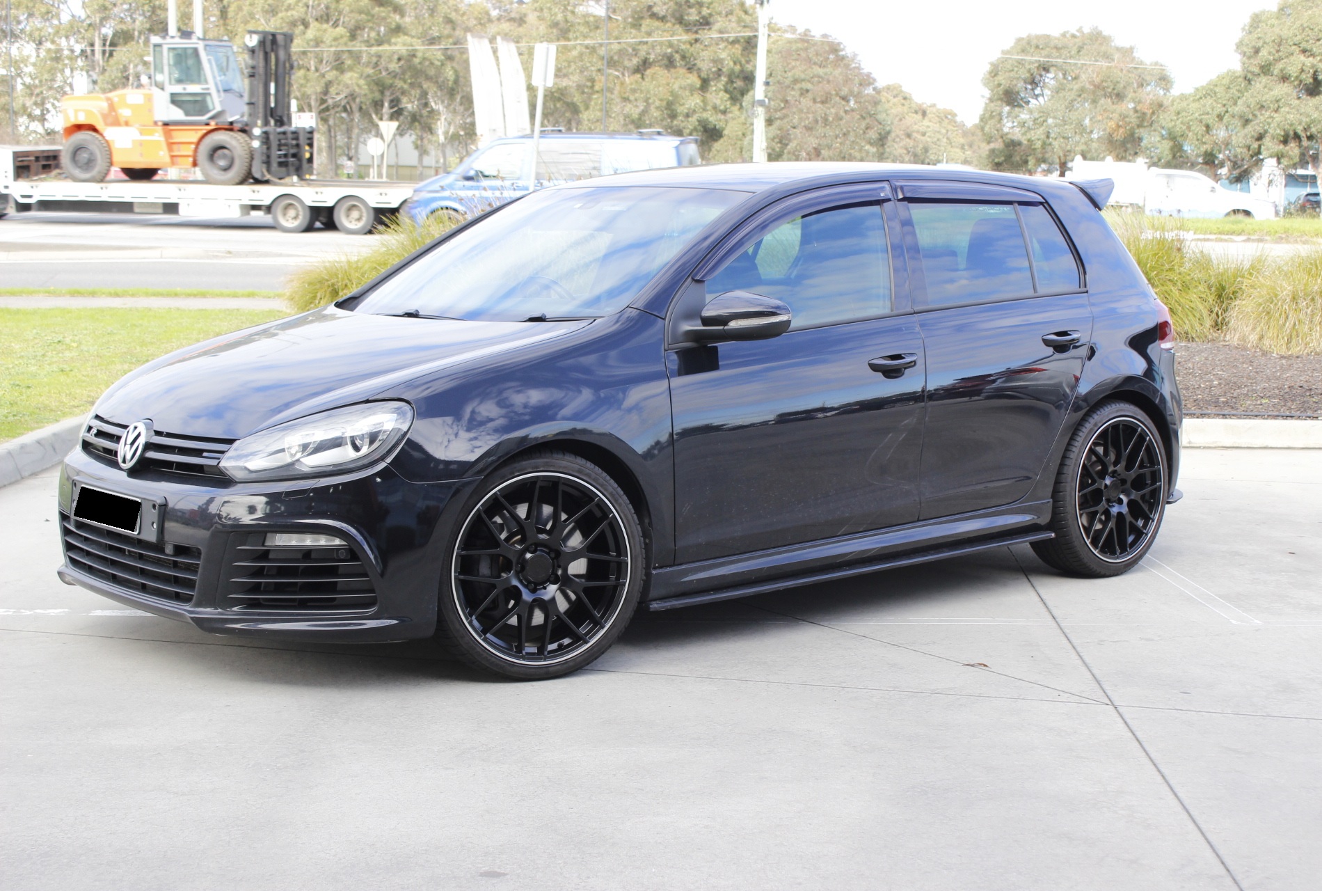 GOLF R WITH 19 INCH M-01 MATTE BLACK WHEELS  |  | VOLKSWAGEN