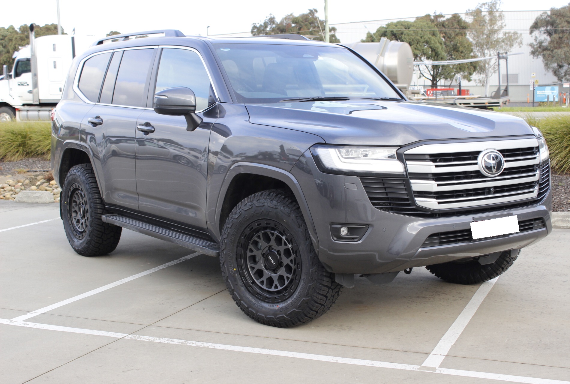 300 SERIES WITH ROH ATLAS GRAPHITE WHEELS |  | TOYOTA