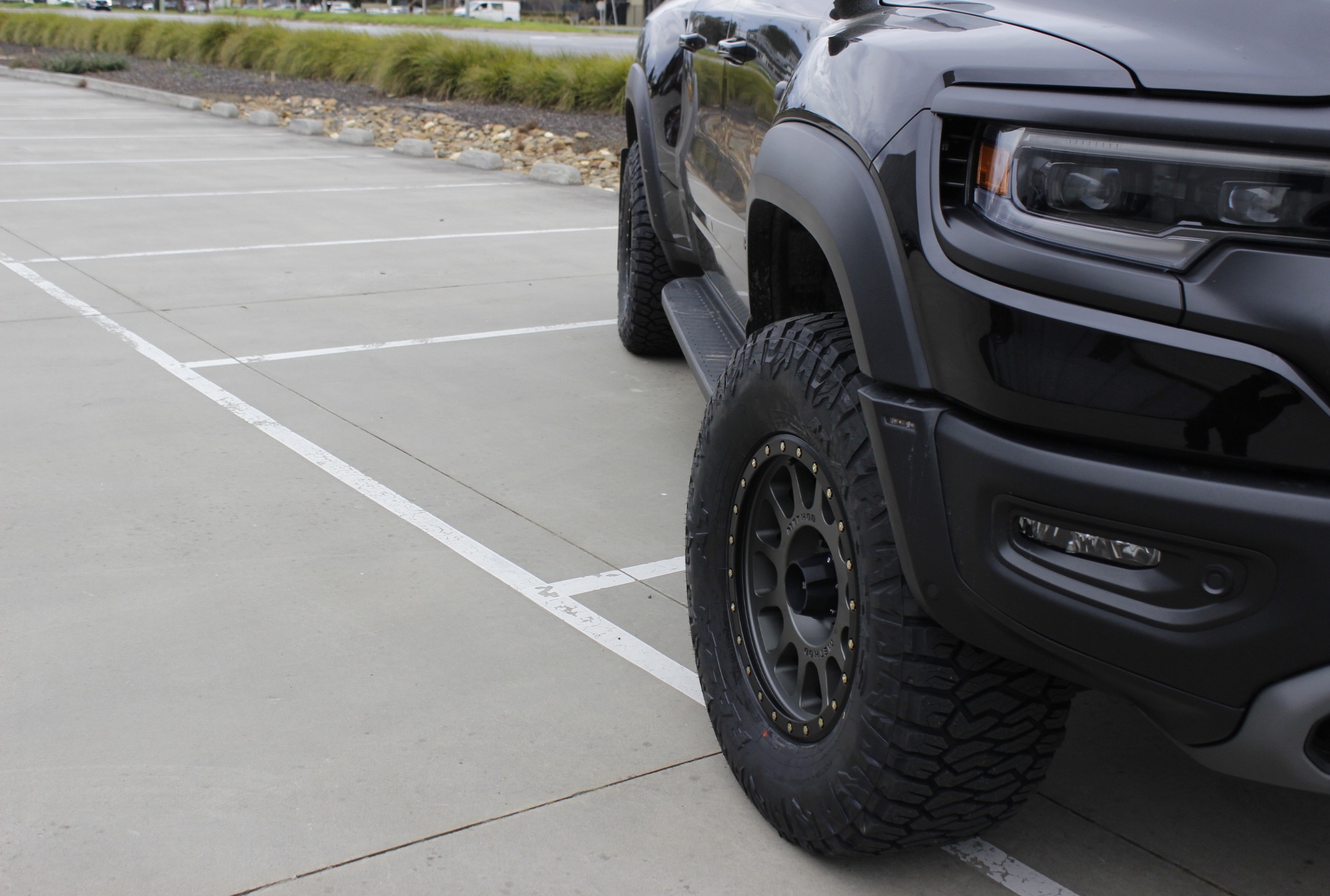 RAM TRX WITH 18 INCH METHOD 305 TITANIUM WHEELS | RAM