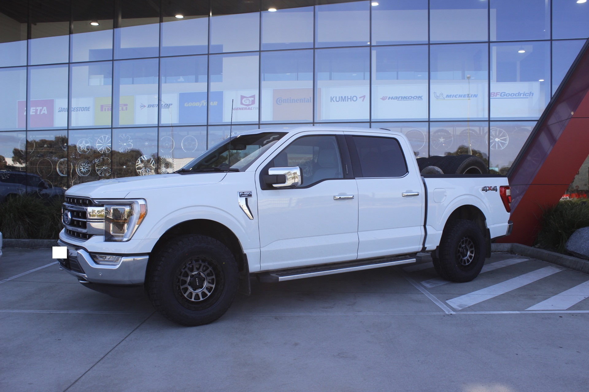 FORD F150 WITH GRAPHITE ROH ASSAULT WHEELS |  | FORD