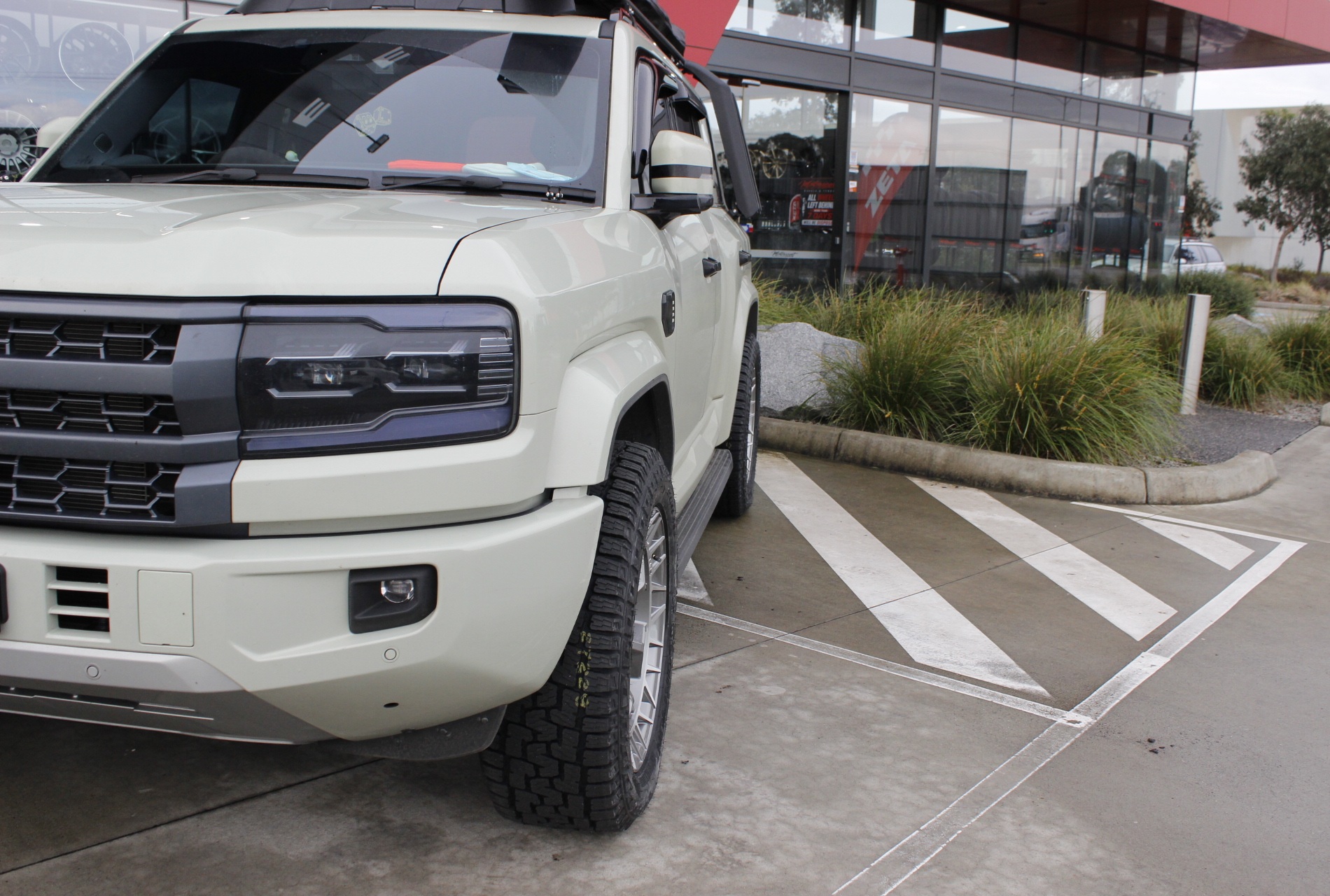DENZA B5 WITH FUEL CHARGER PLATINUM FINISH WHEELS | DENZA