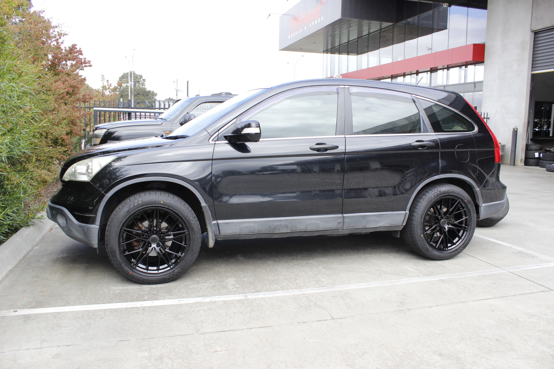 HONDA CRV WITH GLOSS BLACK HR V11 WHEELS