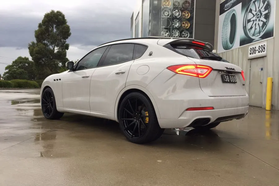 MASERATI LEVANTE fitted with 22