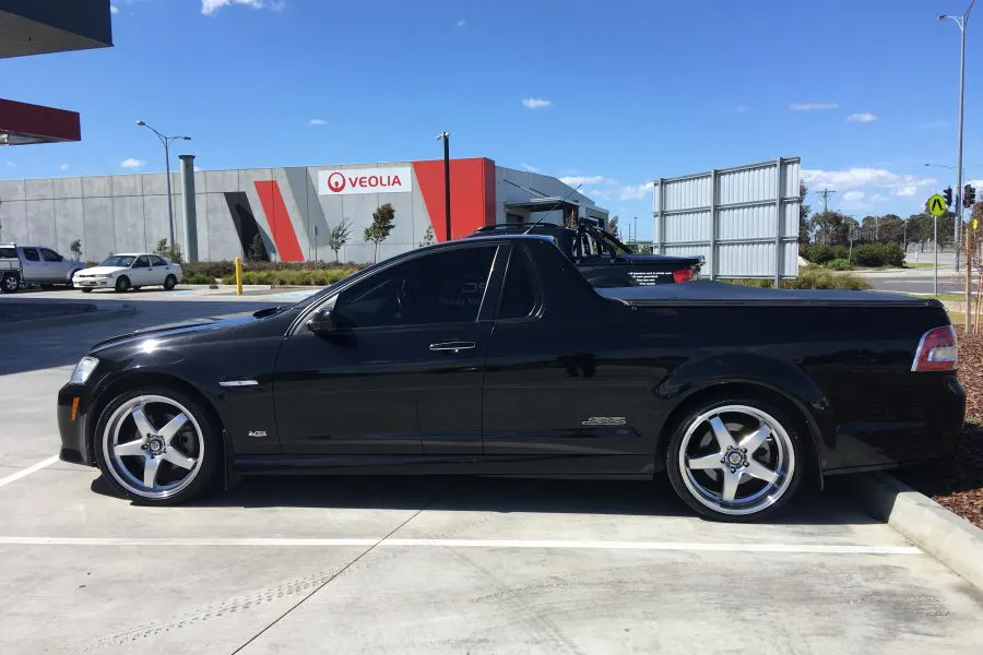HOLDEN VE SS UTE WITH 20 INCH H-R1 WHEELS