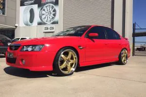 HOLDEN VZ COMMODORE with HR-R1 20 |  | HOLDEN
