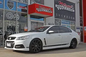 HOLDEN VF WITH 20 INCH B-BOSS ELEANOR WHEELS 