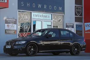 BMW 3 SERIES WITH 19 INCH HR-CSL2 WHEELS IN BLACK  |  | BMW 
