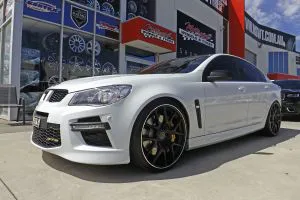 HSV WITH 22INCH M-02 WHEELS  |  | HOLDEN