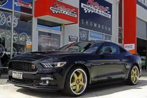 FORD MUSTANG WITH HR-R1 WHEELS | FORD