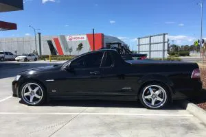 HOLDEN VE SS UTE WITH 20 INCH H-R1 WHEELS