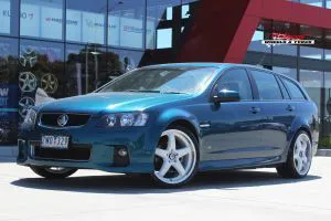 HOLDEN COMMODORE WITH 20 INCH HR RACING HR1 WHEELS | HOLDEN
