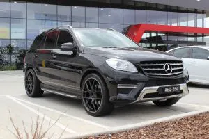 MERCEDES ML250 WITH 22X9.5 HRM M-02 WHEELS | MERCEDES