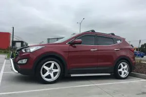Hyundai Santa Fe with 20 INCH WHITE H-R1 WHEELS | Hyundai