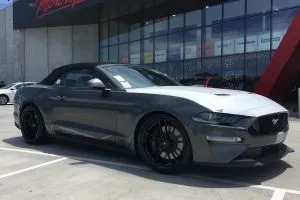 FORD MUSTANG WITH 20 INCH GLOSS BLACK P51 WHEELS | FORD