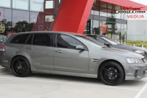 HOLDEN VE WAGON WITH 20X8.5 HR RACING H-585 WHEELS | HOLDEN