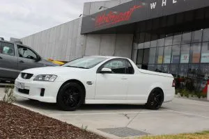 HOLDEN COMMODORE WITH 20 HR RACING H585 WHEELS |  | HOLDEN