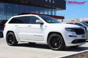 JEEP GRAND CHEROKEE SRT8 WITH 22X10.5 HR RACING M02 WHEELS | JEEP